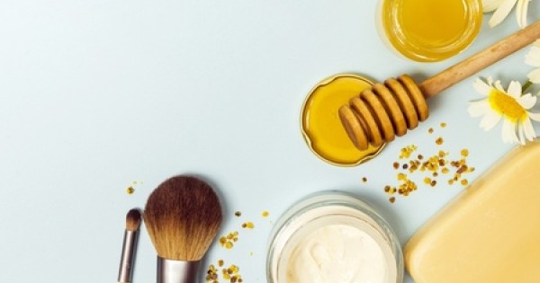 11 خاصیت شگفت انگیز عسل برای پوست صورت و بدن